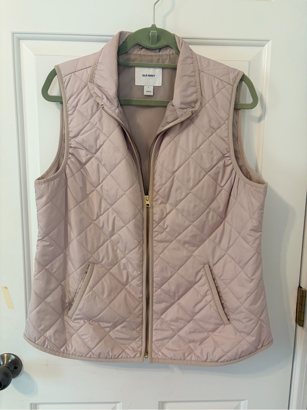 Old Navy Quilted Sleeveless Vest in Light Blush